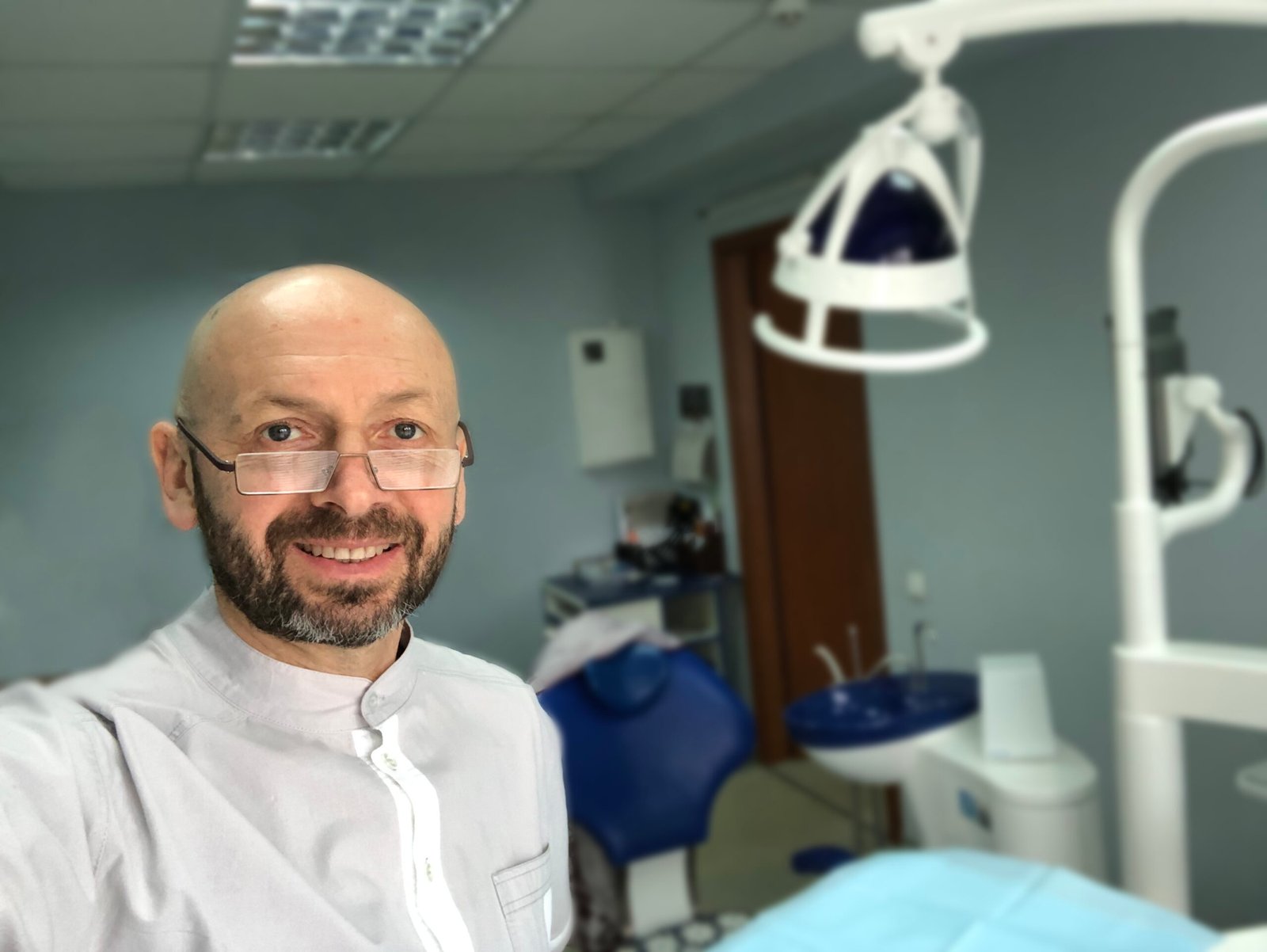 Олег Маркович – стоматолог в Варшаве для украинцев